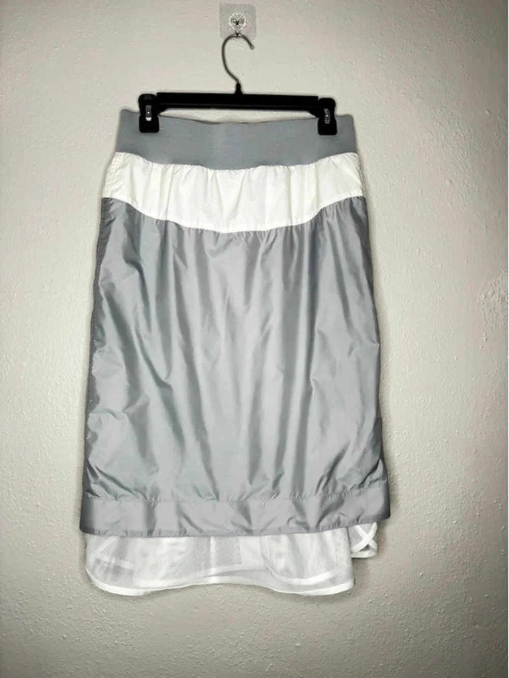 Nike Women's Tech wear Utility Layered Mesh Snap Skirt Size S Grey/White